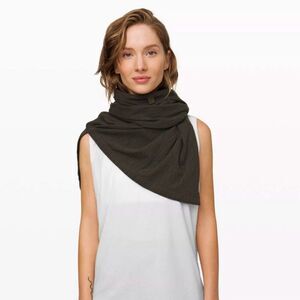 Lululemon Vinyasa Scarf – Black | NWOT | Rare / Discontinued